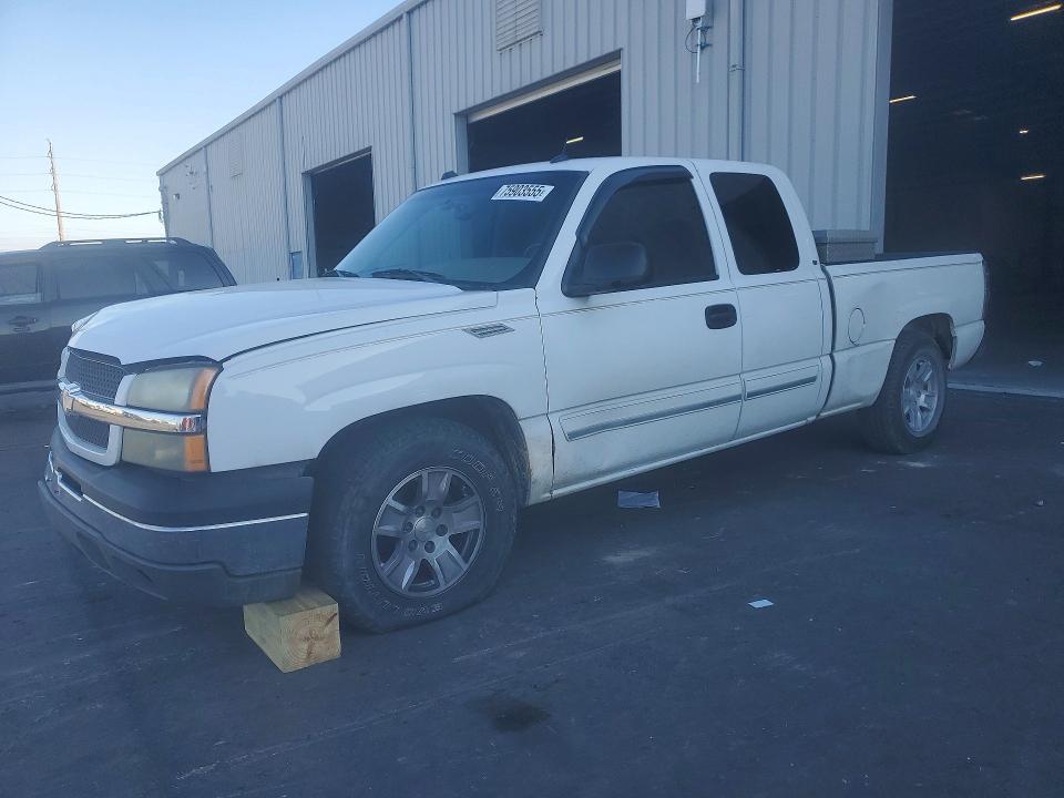 CHEVROLET SILVERADO 2004 with VIN 2GCEC19TX41362640 - Photo from auction