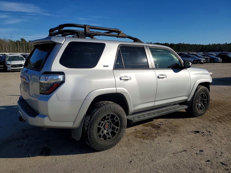 Photo 3 from auction – 2019 TOYOTA 4RUNNER with VIN JTEBU5JR6K5669740