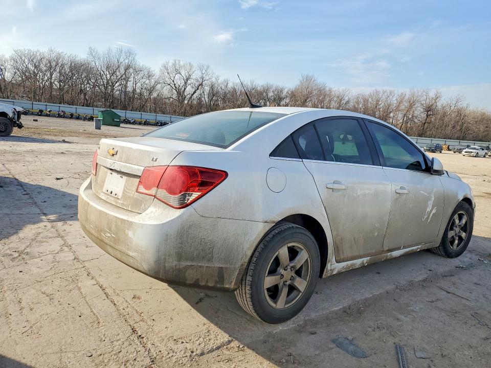 Photo 3 from auction – 2014 CHEVROLET CRUZE with VIN 1G1PC5SB7E7166315
