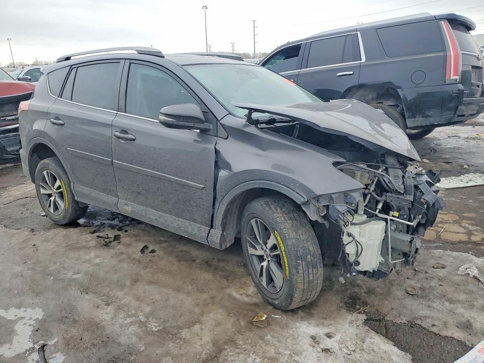 Photo 4 from auction – 2018 TOYOTA RAV4 ADVEN with VIN 2T3WFREV4JW496922