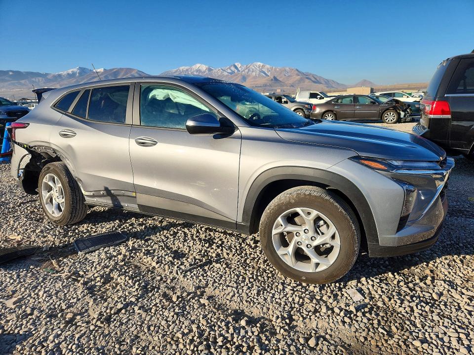 Photo 4 from auction – 2025 CHEVROLET TRAX LS with VIN KL77LFEP3SC204725