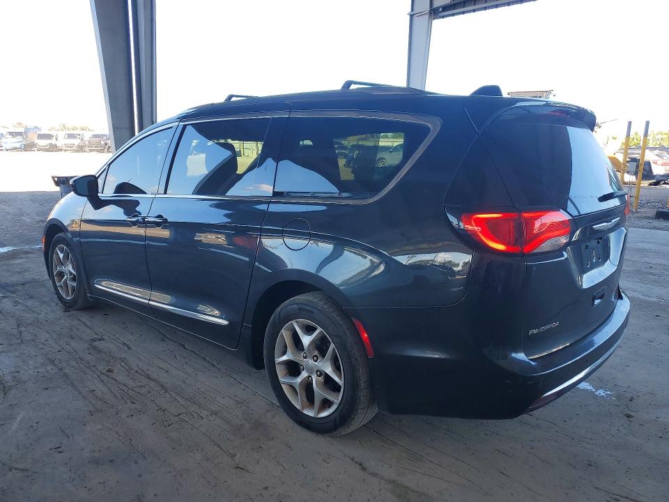 Photo 2 from auction – 2017 CHRYSLER PACIFICA T with VIN 2C4RC1EG5HR578347