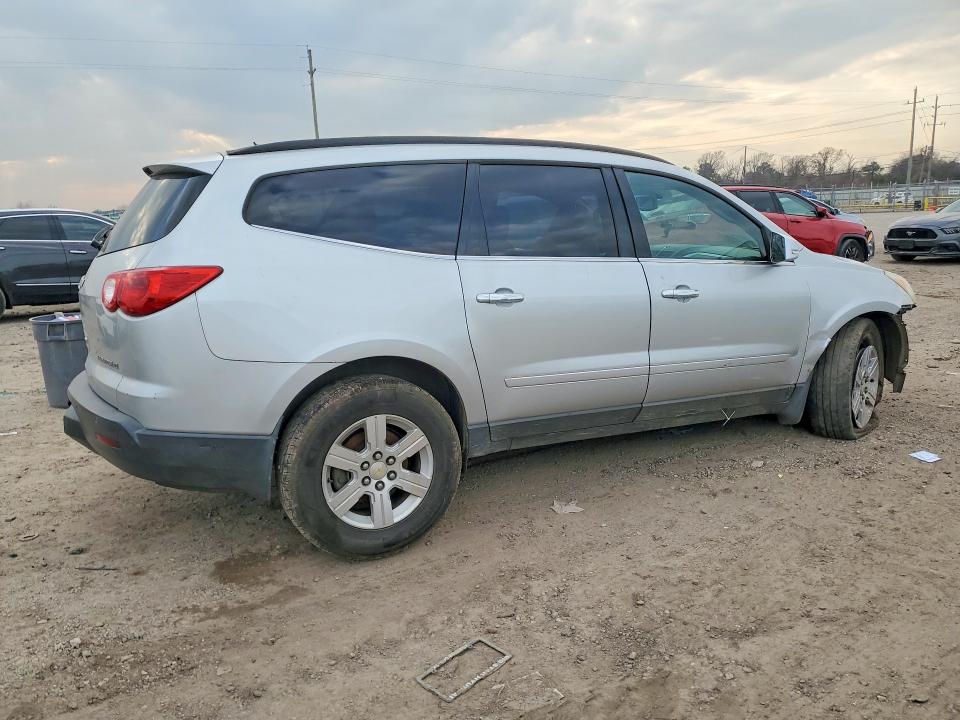 Photo 3 from auction – 2011 CHEVROLET TRAVERSE with VIN 1GNKRJED5BJ310178
