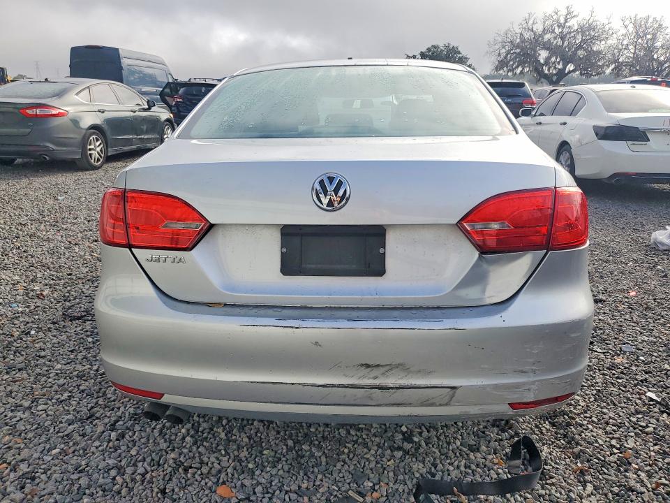 Photo 6 from auction – 2014 VOLKSWAGEN JETTA with VIN 3VW2K7AJ0EM254716