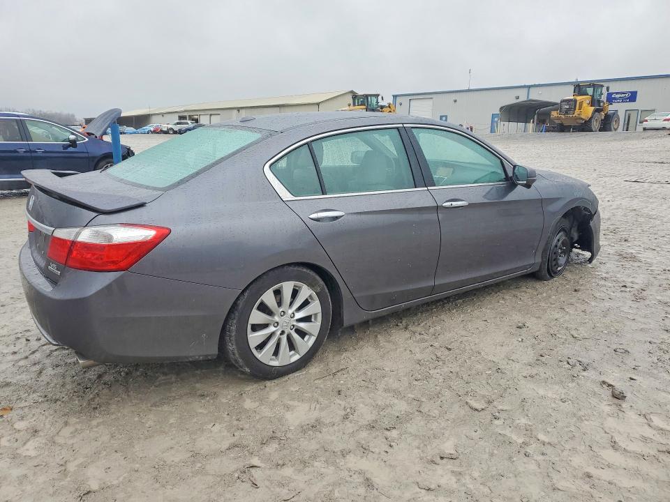 Photo 3 from auction – 2013 HONDA ACCORD TOU with VIN 1HGCR3F94DA043820
