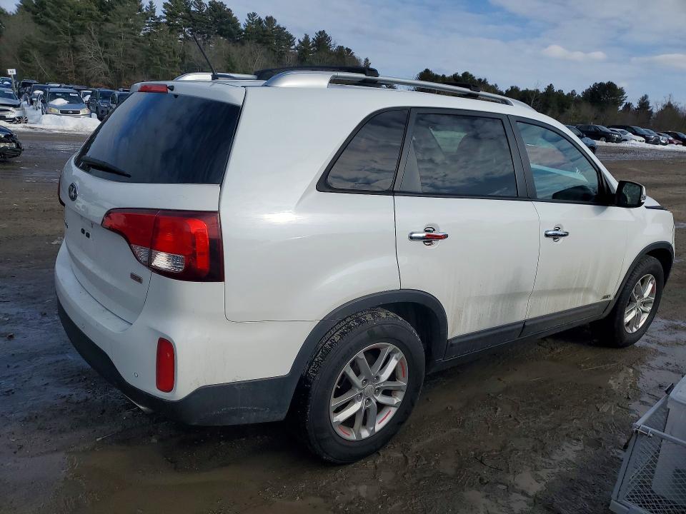 Photo 3 from auction – 2015 KIA SORENTO LX with VIN 5XYKTCA6XFG652650