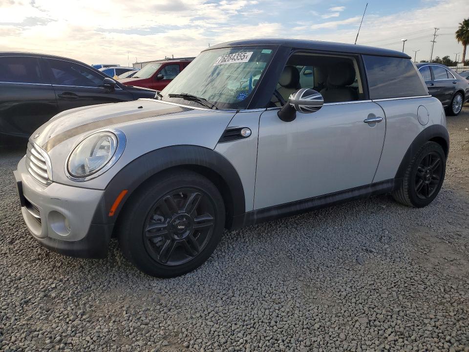 MINI COOPER 2013 with VIN WMWSU3C53DT370088 - Photo from auction