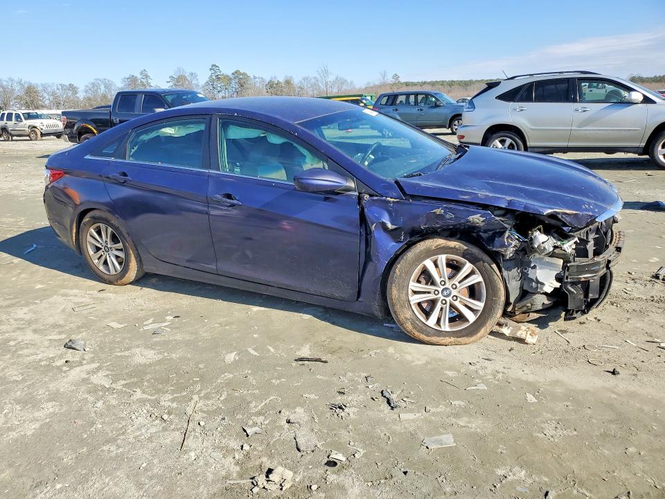 Photo 4 from auction – 2011 HYUNDAI SONATA with VIN 5NPEB4AC4BH116064