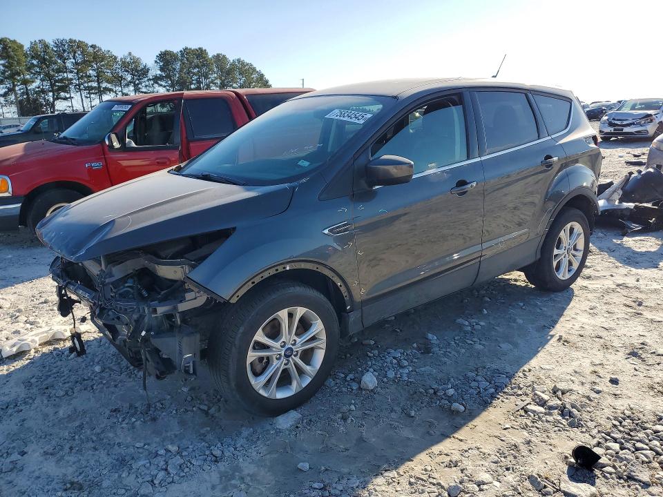 FORD ESCAPE SE 2019 with VIN 1FMCU9GD0KUA08430 - Photo from auction