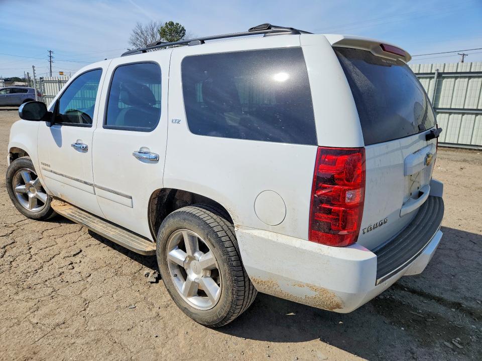 Photo 2 from auction – 2011 CHEVROLET TAHOE with VIN 1GNSCCE01BR352410