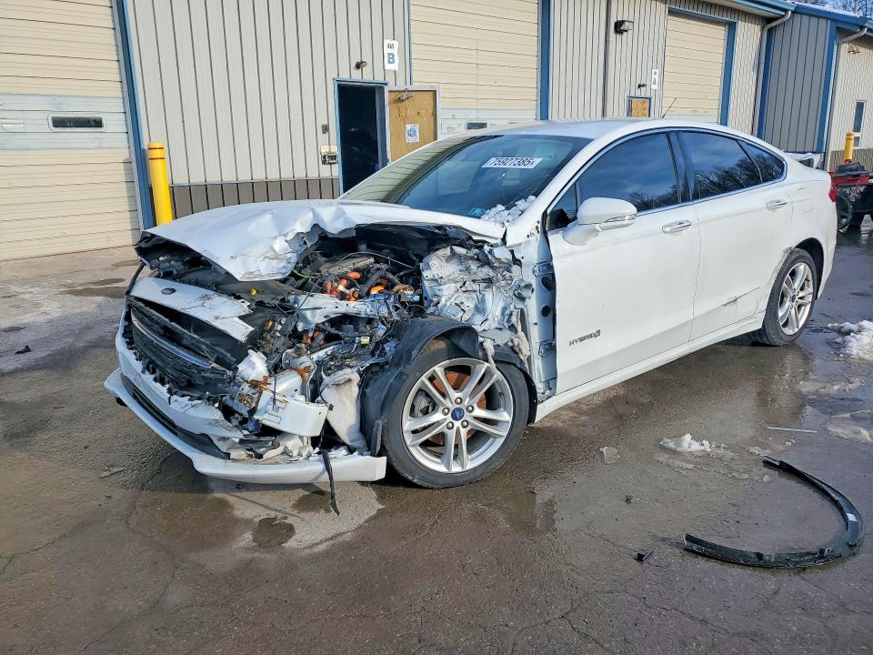 FORD FUSION SE 2018 with VIN 3FA6P0LU1JR129621 - Photo from auction