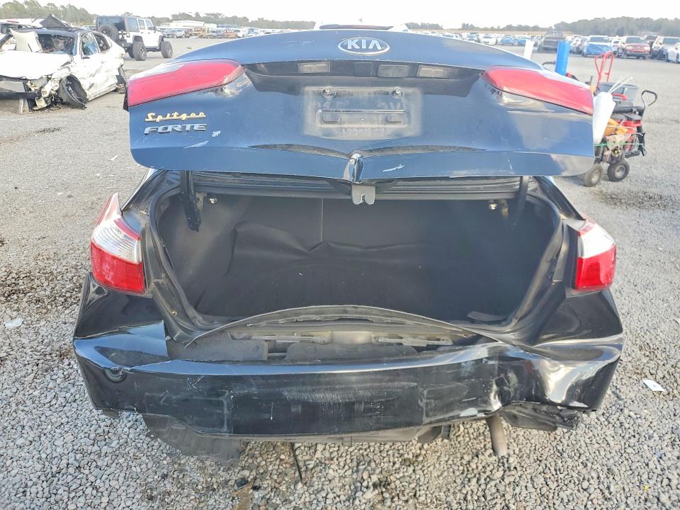 Foto 6 de la subasta – 2016 KIA FORTE LX con VIN KNAFK4A6XG5495073