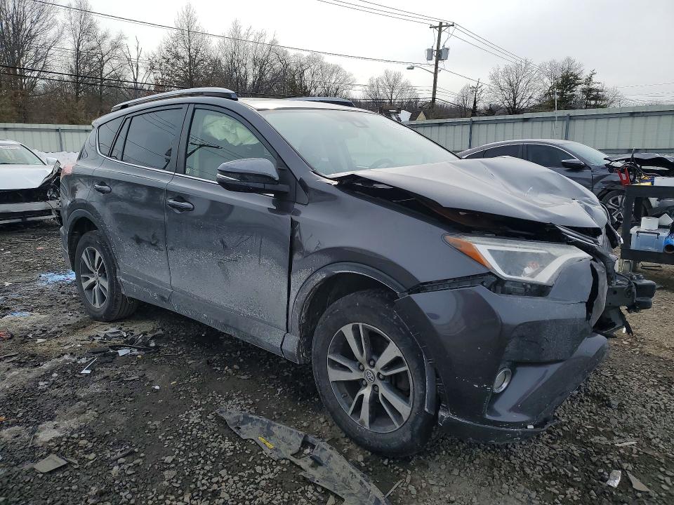 Photo 4 from auction – 2017 TOYOTA RAV4 XLE with VIN JTMRFREV2HJ137087