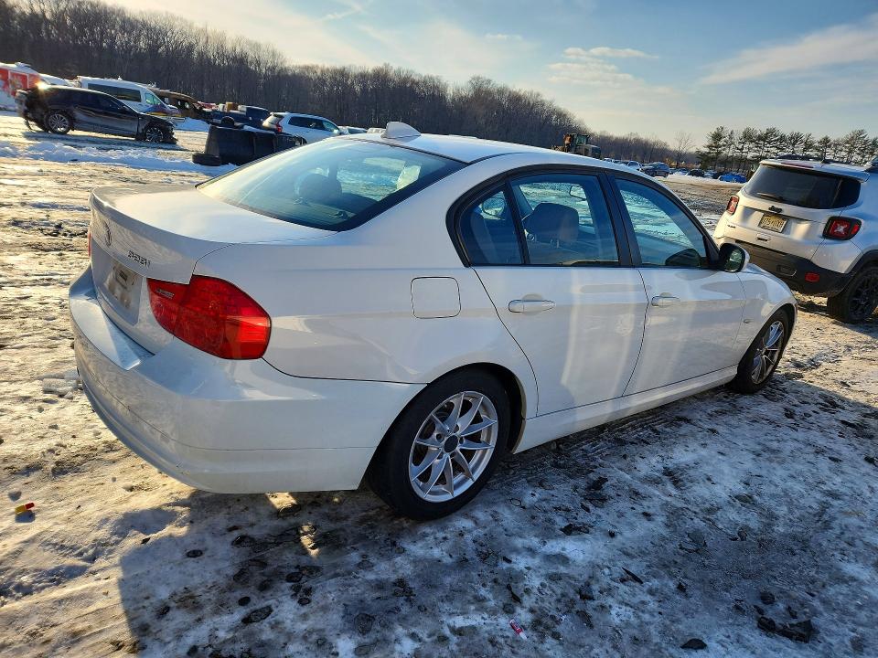 Photo 3 from auction – 2010 BMW 328 with VIN WBAPH5C57AA439877