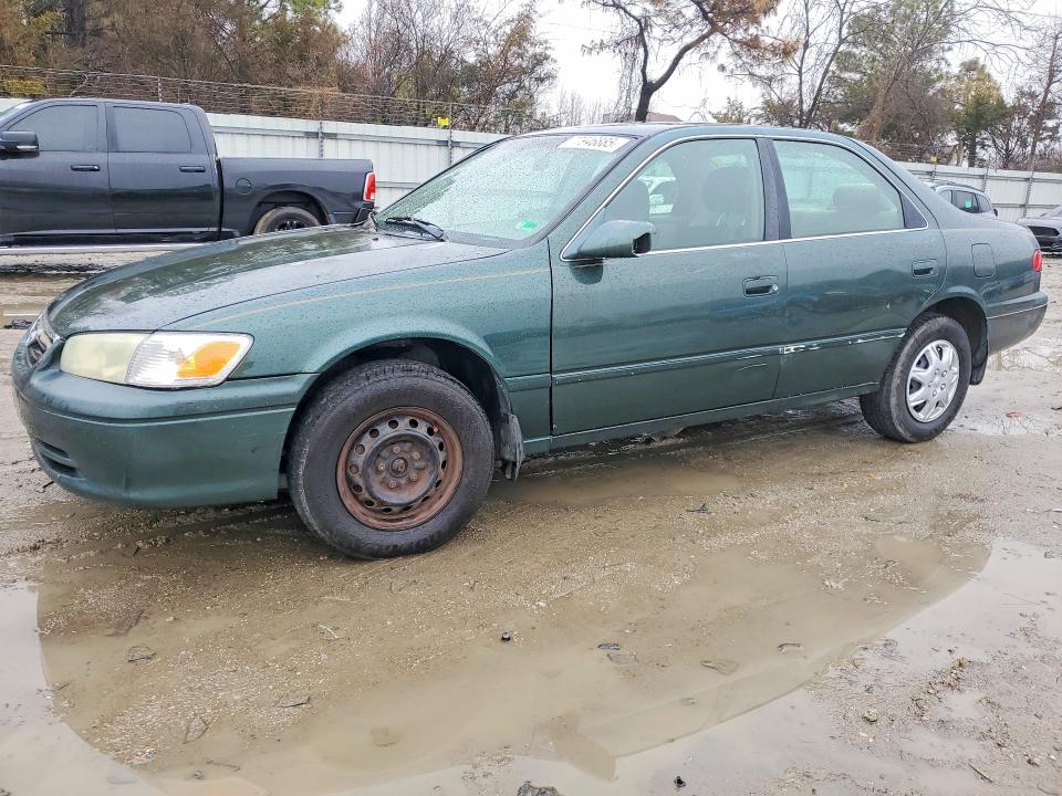 TOYOTA CAMRY 2000 with VIN 4T1BG22K8YU662679 - Photo from auction