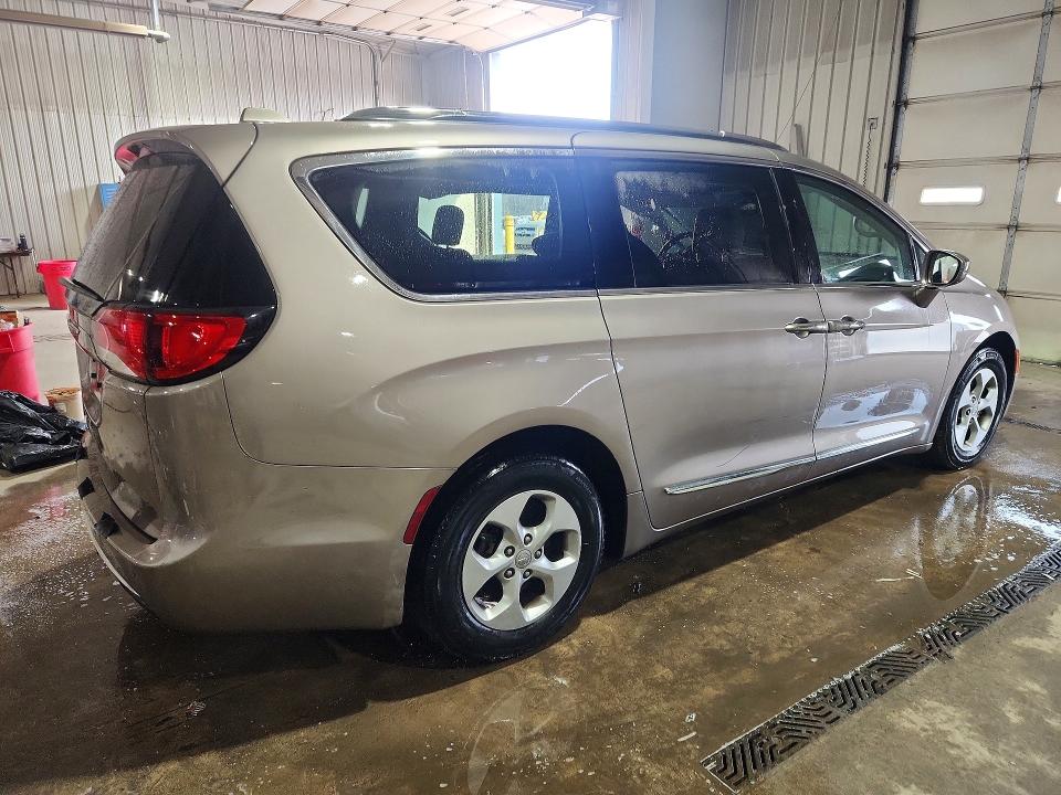 Photo 3 from auction – 2017 CHRYSLER PACIFICA T with VIN 2C4RC1EG4HR703824