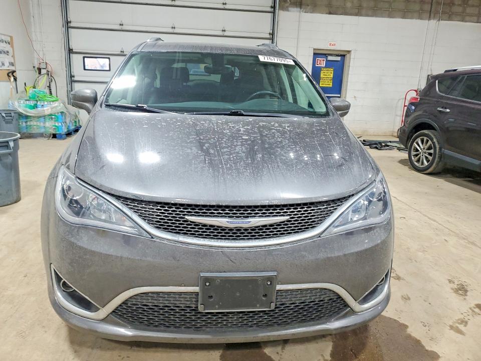 Photo 5 from auction – 2018 CHRYSLER PACIFICA with VIN 2C4RC1BG8JR322004