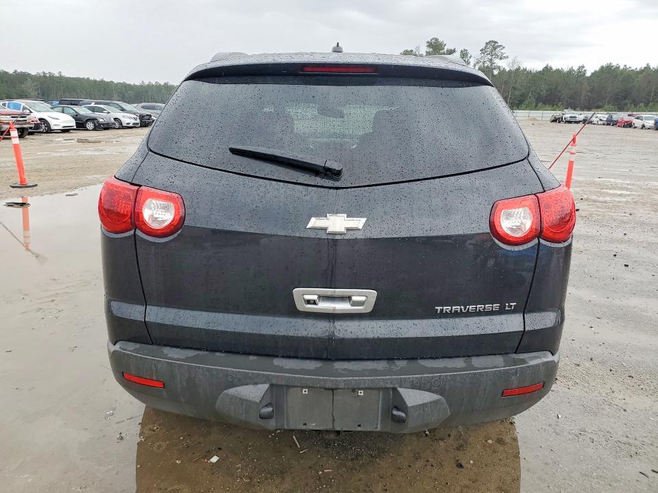 Photo 6 from auction – 2011 CHEVROLET TRAVERSE L with VIN 1GNKRGED6BJ220427