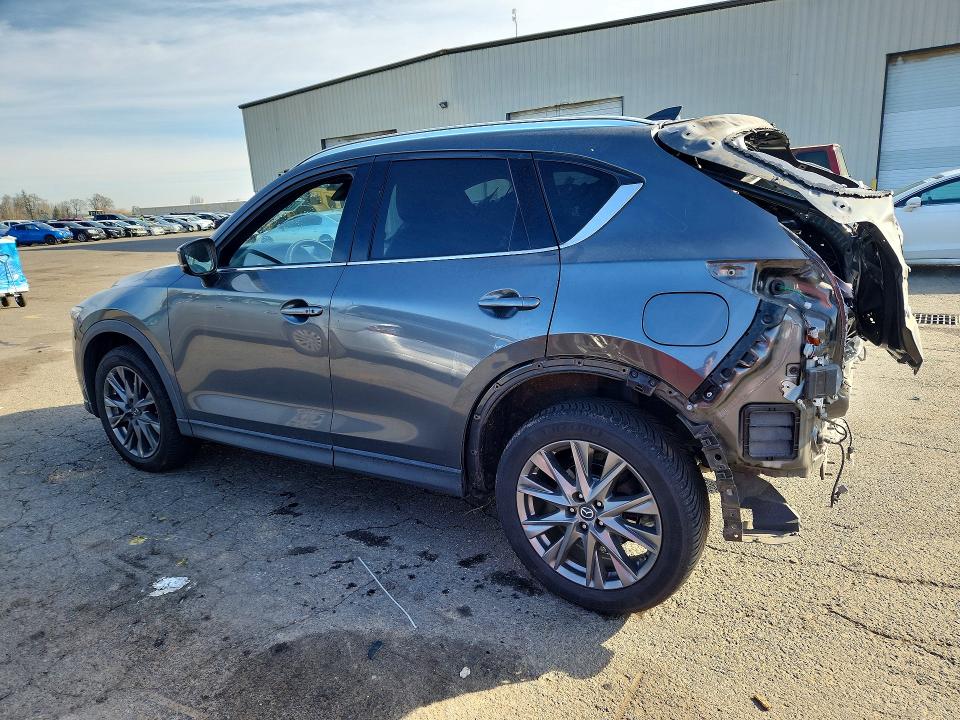 Foto 2 de la subasta – 2019 MAZDA CX-5 SIGNA con VIN JM3KFBEY7K0692219