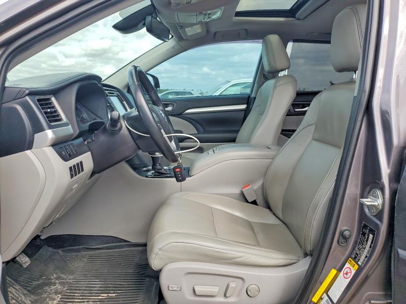 Photo 7 from auction – 2019 TOYOTA HIGHLANDER with VIN 5TDJZRFH3KS957041