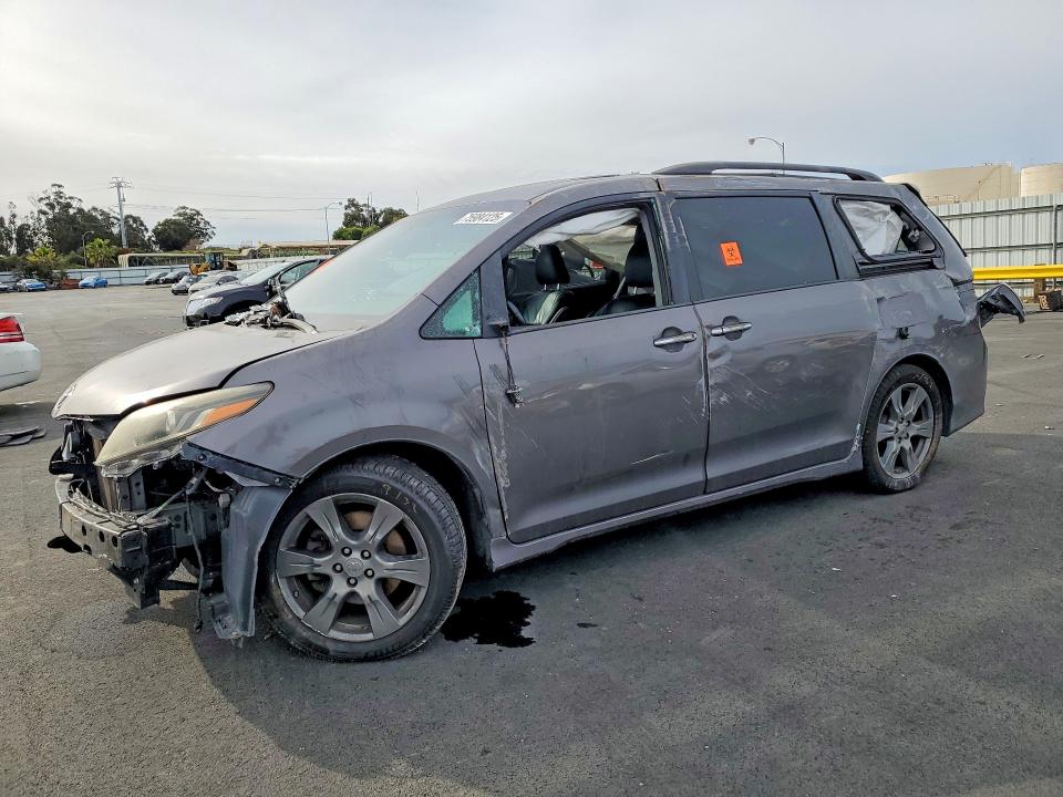 Photo 1 from auction – 2017 TOYOTA SIENNA with VIN 5TDXZ3DC1HS820400