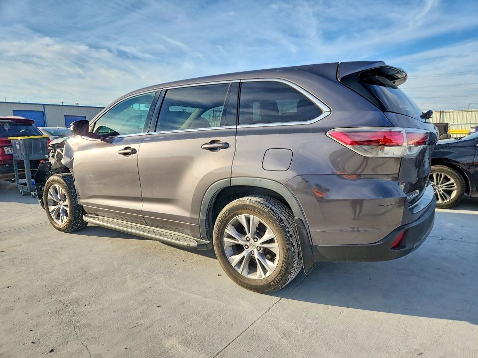 Photo 2 from auction – 2015 TOYOTA HIGHLANDER with VIN 5TDZKRFH1FS109351