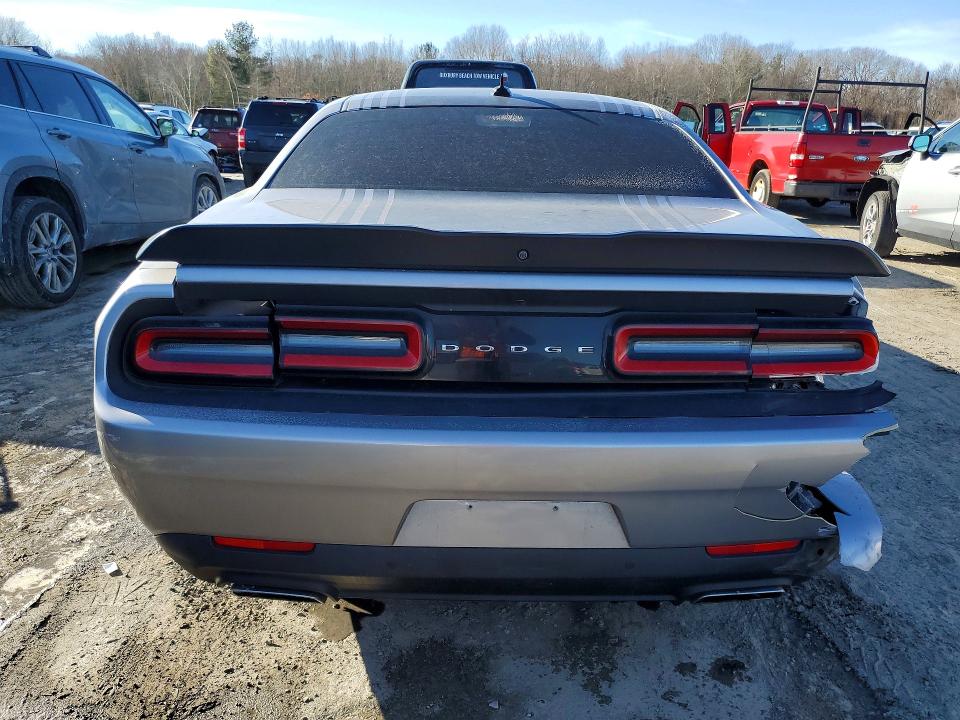 Photo 6 from auction – 2018 DODGE CHALLENGER with VIN 2C3CDZFJ9JH143357