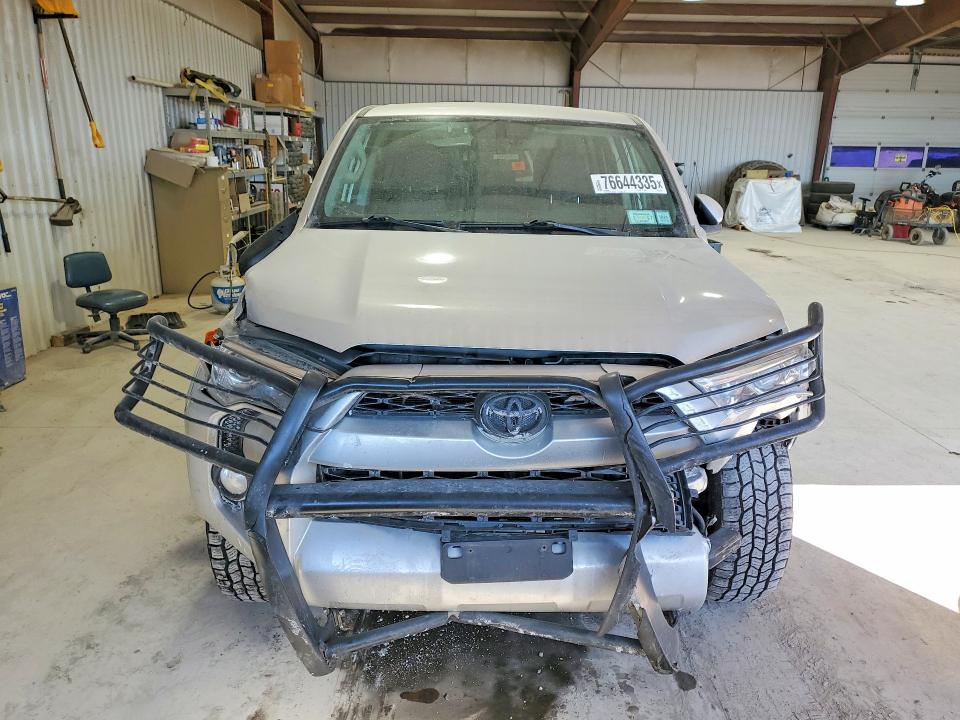 Photo 5 from auction – 2018 TOYOTA 4RUNNER SR with VIN JTEBU5JR3J5578584