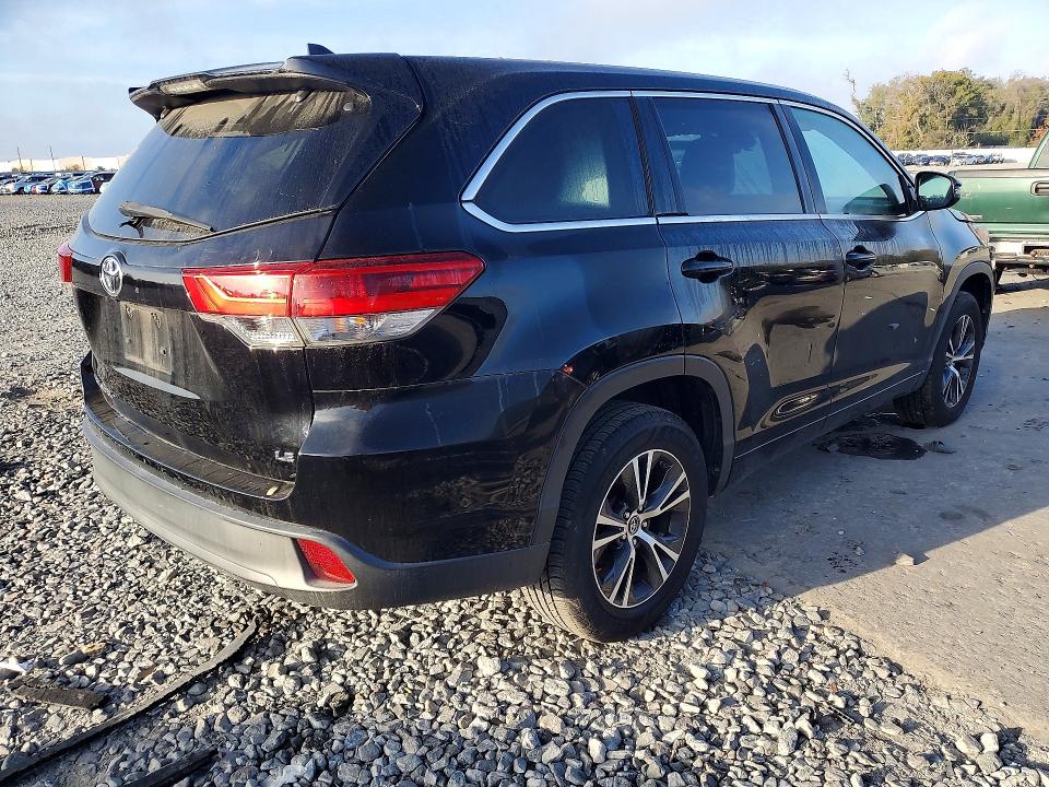 Photo 3 from auction – 2018 TOYOTA HIGHLANDER with VIN 5TDZZRFH4JS287162