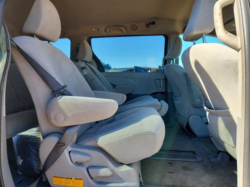 Photo 11 from auction – 2012 TOYOTA SIENNA with VIN 5TDKA3DC2CS015032
