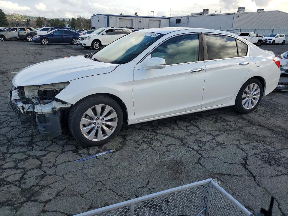HONDA ACCORD 2014 with VIN 1HGCR2F74EA025568 - Photo from auction