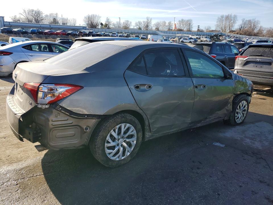 Photo 3 from auction – 2018 TOYOTA COROLLA with VIN 5YFBURHE4JP837438