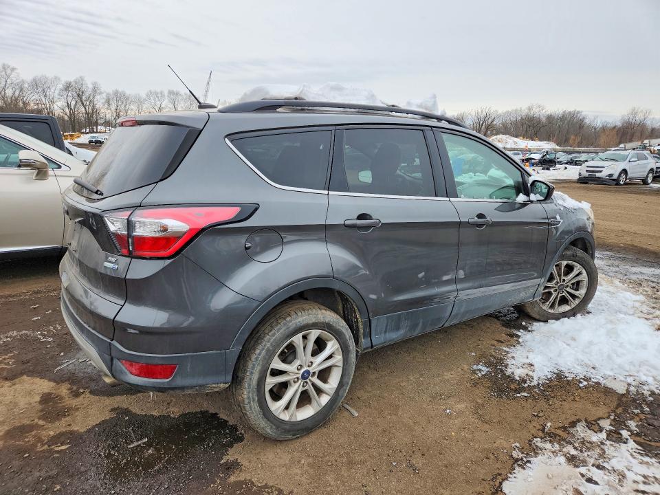 Photo 3 from auction – 2018 FORD ESCAPE SE with VIN 1FMCU9GD8JUB33576