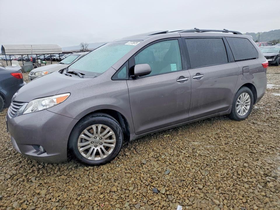 2017 TOYOTA SIENNA - Търг №77773975