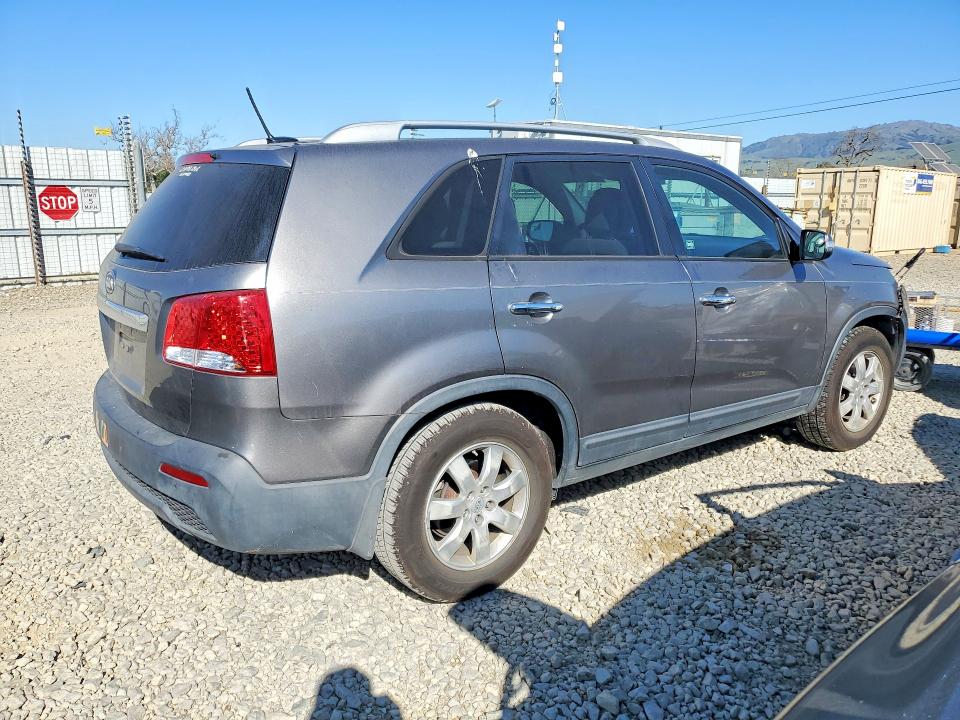 Photo 3 from auction – 2012 KIA SORENTO with VIN 5XYKT4A64CG204924