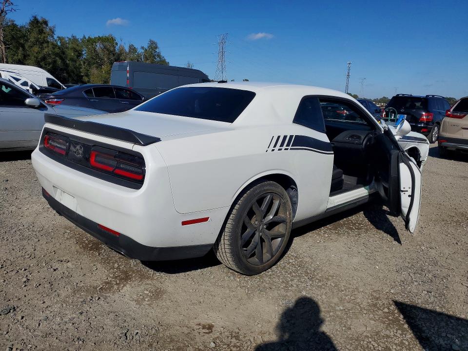 Photo 3 from auction – 2021 DODGE CHALLENGER with VIN 2C3CDZAG4MH676197