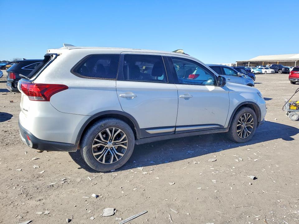 Zdjęcie 3 z aukcji – 2017 MITSUBISHI OUTLANDER z VIN JA4AD2A3XHZ063377