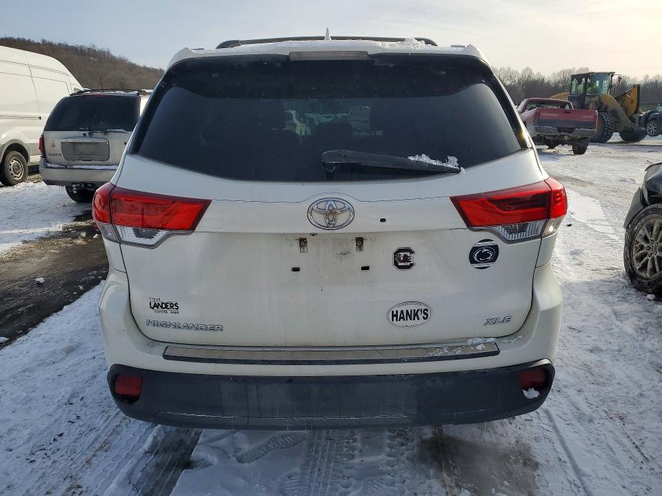 Photo 6 from auction – 2017 TOYOTA HIGHLANDER with VIN 5TDKZRFH8HS519886