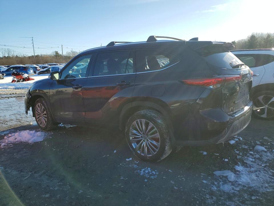 Photo 2 from auction – 2023 TOYOTA HIGHLANDER with VIN 5TDKDRBH8PS512052