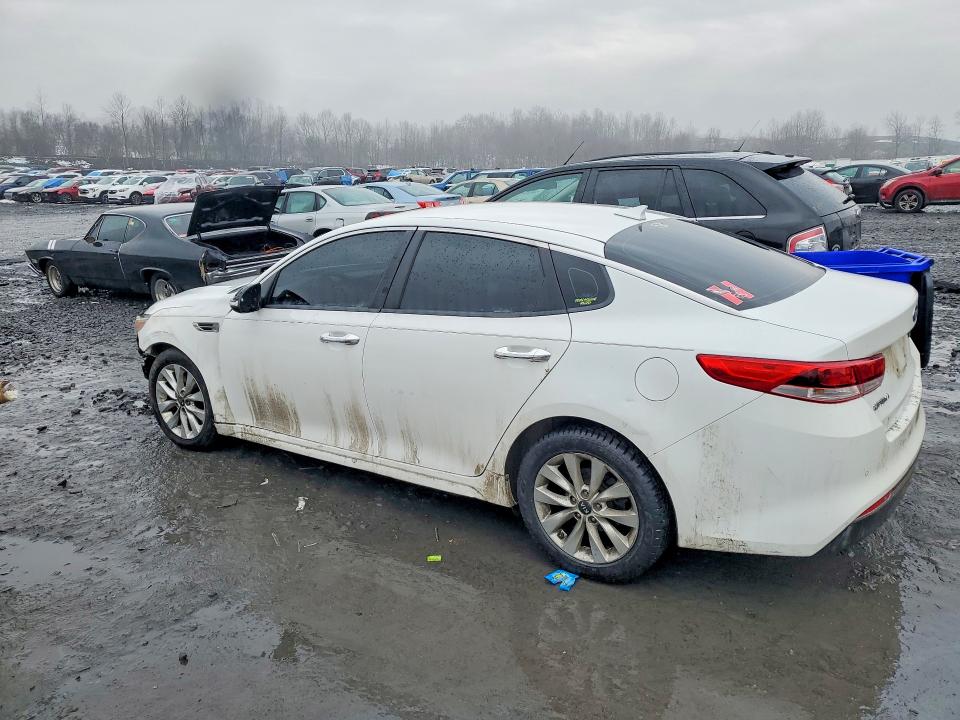 Photo 2 from auction – 2018 KIA OPTIMA with VIN 5XXGT4L32JG271211