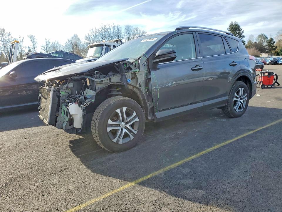 TOYOTA RAV4 LE 2018 مع رقم تعريف المركبة JTMBFREV3JJ736734 - صورة من المزاد