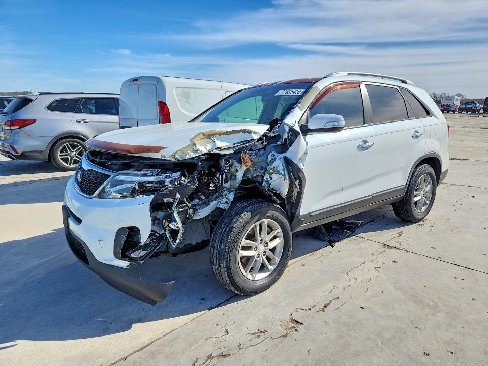 KIA SORENTO 2015 with VIN 5XYKT4A72FG601044 - Photo from auction