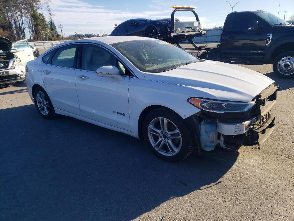 Photo 4 from auction – 2018 FORD FUSION with VIN 3FA6P0LU3JR221250