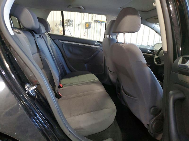 Photo 10 from auction – 2008 VOLKSWAGEN RABBIT with VIN WVWDB71K78W301023