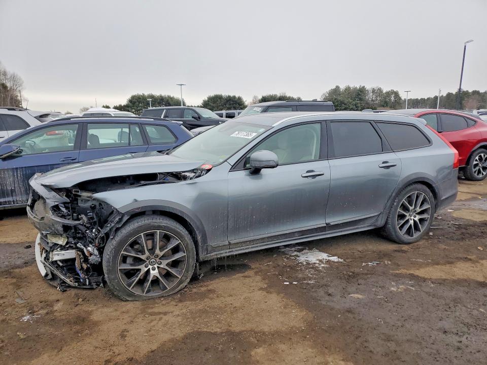 2020 VOLVO V90 CROSS