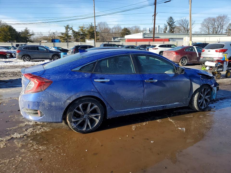 Photo 3 from auction – 2020 HONDA CIVIC TOUR with VIN 19XFC1F91LE211376