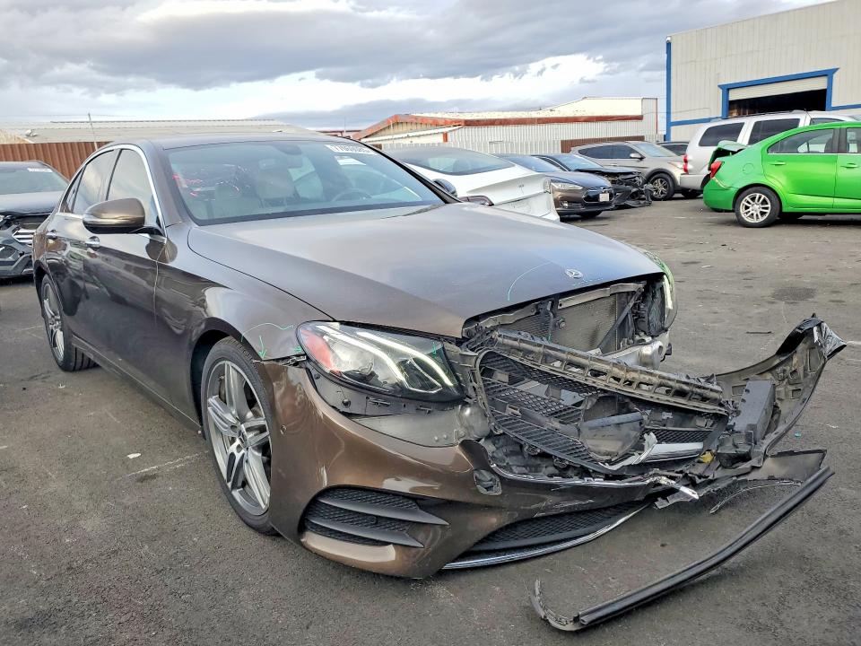 Photo 4 from auction – 2018 MERCEDES-BENZ E with VIN WDDZF4JB4JA460308