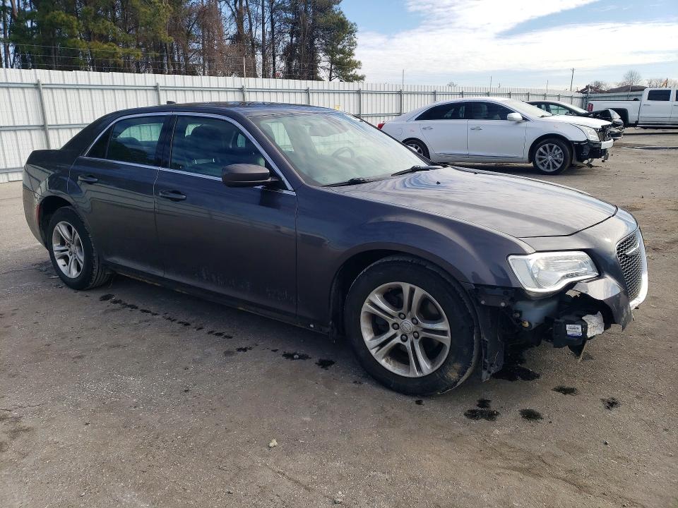 Photo 4 from auction – 2015 CHRYSLER 300 with VIN 2C3CCAAG9FH931840