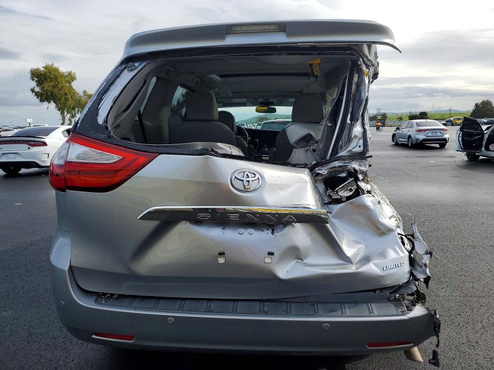 Photo 6 from auction – 2017 TOYOTA SIENNA with VIN 5TDYZ3DCXHS780211