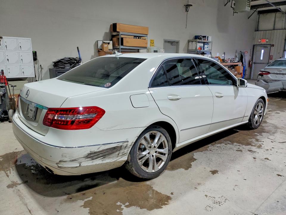 Photo 3 from auction – 2010 MERCEDES-BENZ E with VIN WDDHF5GB1AA161321